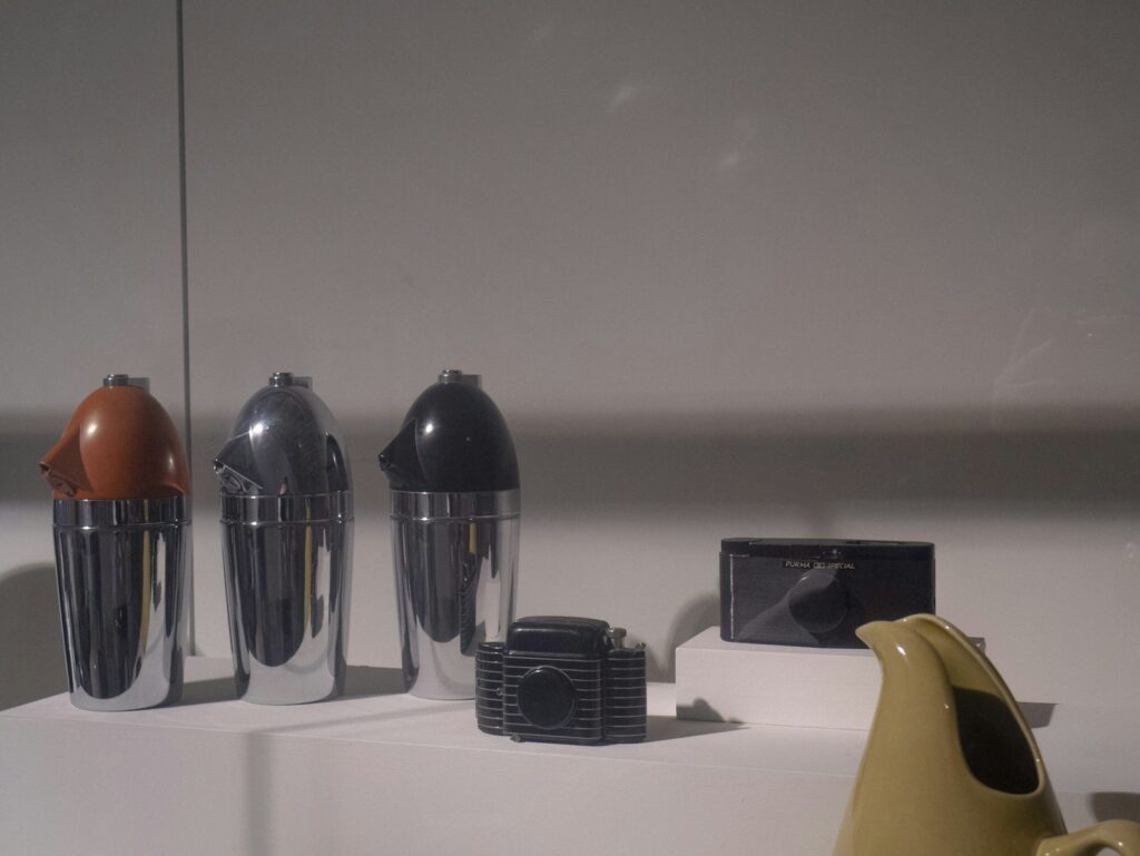 a counter topped with different types of kitchen appliances